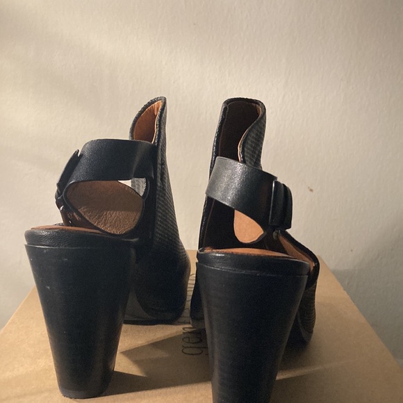 NIB! Gentle Soles Black Leather Shoes US 8.5M - Picture 3 of 4